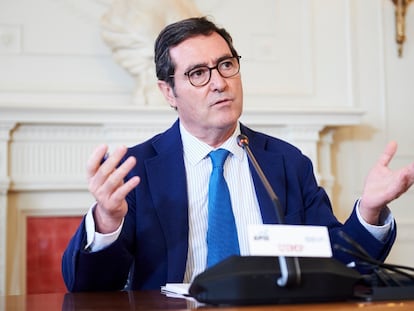 El presidente de CEOE, Antonio Garamendi, en el seminario 'La economía de la pandemia' organizado por APIE y BBVA en la UIMP de Santander.