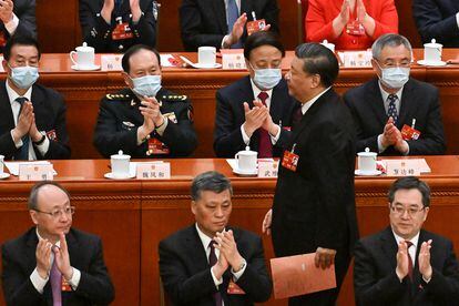  Xi Jinping es aplaudido durante el congreso de la Asamblea Nacional, este jueves. 