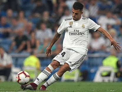 Ceballos golpea el balón durante el Real Madrid - Leganés.