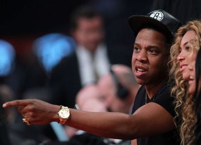 El rapero Jay-Z disfruta del partido junto a Beyonce