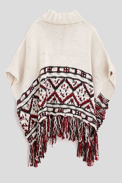 Poncho con flecos de Oysho (39,99 euros).