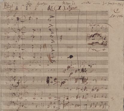 Manuscrito del comienzo de la "Missa solemnis" en cuya parte superior Beethoven escribió las famosas palabras dirigidas al Archiduque Rodolfo: “Del corazón – ¡ojalá vuelva – al corazón!”