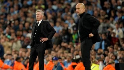 Carlo Ancelotti y Pep Guardiola, durante el partido de semifinales de Champions League entre el Real Madrid y el Manchester City, en el Etihad Stadium, este miércoles.