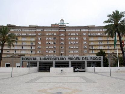 Hospital Virgen del Rocío (Sevilla), donde se encuentra ingresada la mujer malagueña, presuntamente quemada por su pareja.