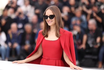 Natalie Portman posa para los fotógrafos el domingo por la mañana en Cannes.