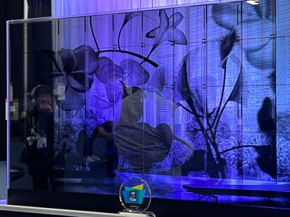 VideowindoW presented at CES 2022 that turns glass windows into transparent screens for playing videos.