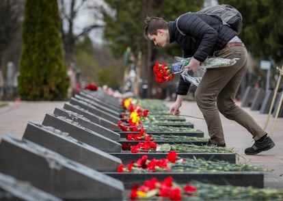 Tres décadas y media después del peor accidente nuclear de la Historia, la catástrofe de Chernóbil pervive en las conciencias colectivas dividida entre el recuerdo simbólico y los efectos reales que todavía se perciben en el norte de Ucrania