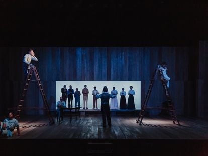 Escena de l'obra 'La nostra ciutat', al Teatre Lliure.