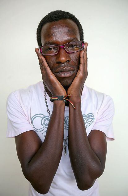 Patrick representa la mirada valiente de homosexuales ugandeses. Arriesgan su vida por mostrar su rostro y su orientación sexual. En estos momentos se tramita una ley que condenaría a muerte a quienes mantengan relaciones con personas del mismo sexo.