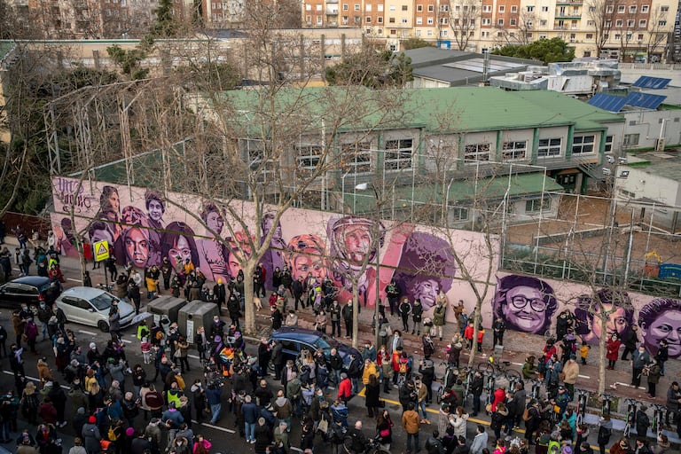 Vox lleva a PP y CS a tapar una obra contra el machismo | Madrid | EL PAÍS