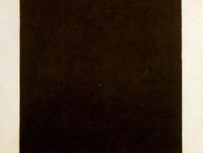 &#039;Cuadrado negro&#039; (versi&oacute;n de 1929),obra estrella de la exposici&oacute;n del museo Stedelijk. Abajo, Le&ntilde;ador (1912), pintura temprana de Kasimir Mal&eacute;vich.