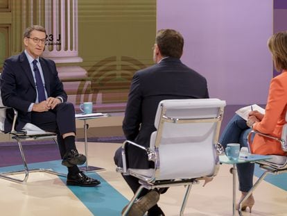 El líder del PP, Alberto Núñez Feijóo, el lunes en su entrevista electoral en 'La Hora de La 1', en RTVE.