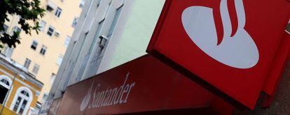 Fotografía de la imagen de una oficina del Banco Santander.
