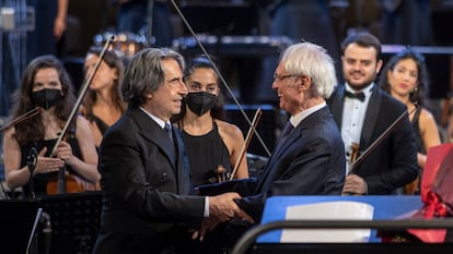 Ricardo Mutti y Tigrán Mansurián, tras el estreno de la cantata 'Purgatorio'.