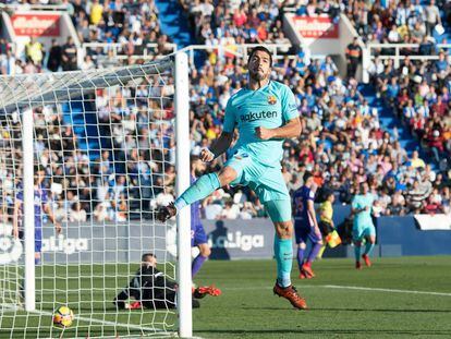 Suárez celebra la consecució del primer gol pel FC Barcelona.