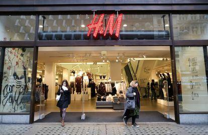 Un tienda de la cadena sueca de ropa H&amp;M