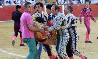 Víctor Barrio, instantes después de sufrir la cogida mortal en Teruel.