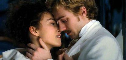 Keira Knightley y Aaron Taylor-Johnson, en la película.