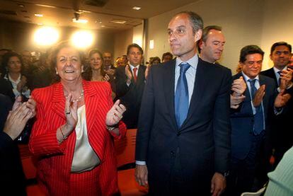 Rita Barberá, Francisco Camps y Federico Trillo, ayer en la sede del PP en Valencia.