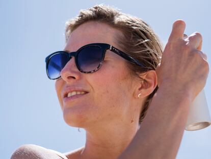 Los protectores térmicos en espray resultan muy útiles para las jornadas de playa o piscina. GETTY IMAGES.