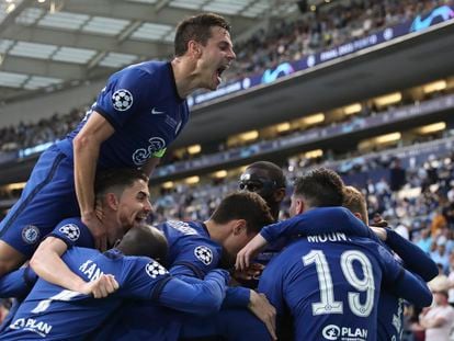 Los jugadores del Chelsea celebran el gol de Havertz en la final de la Champions este sábado en Oporto.