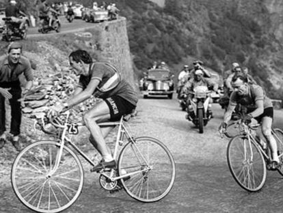 Coppi y Rabic, en la ascensi&oacute;n a Alpe d&#039;huez de 1952.