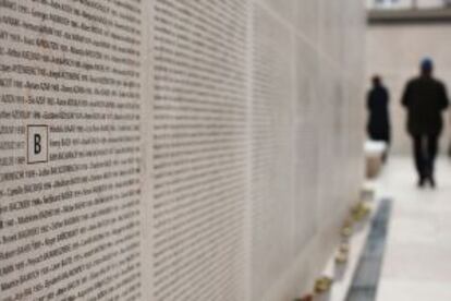 El Muro de los Nombres, en el Memorial de la Shoah, en París.