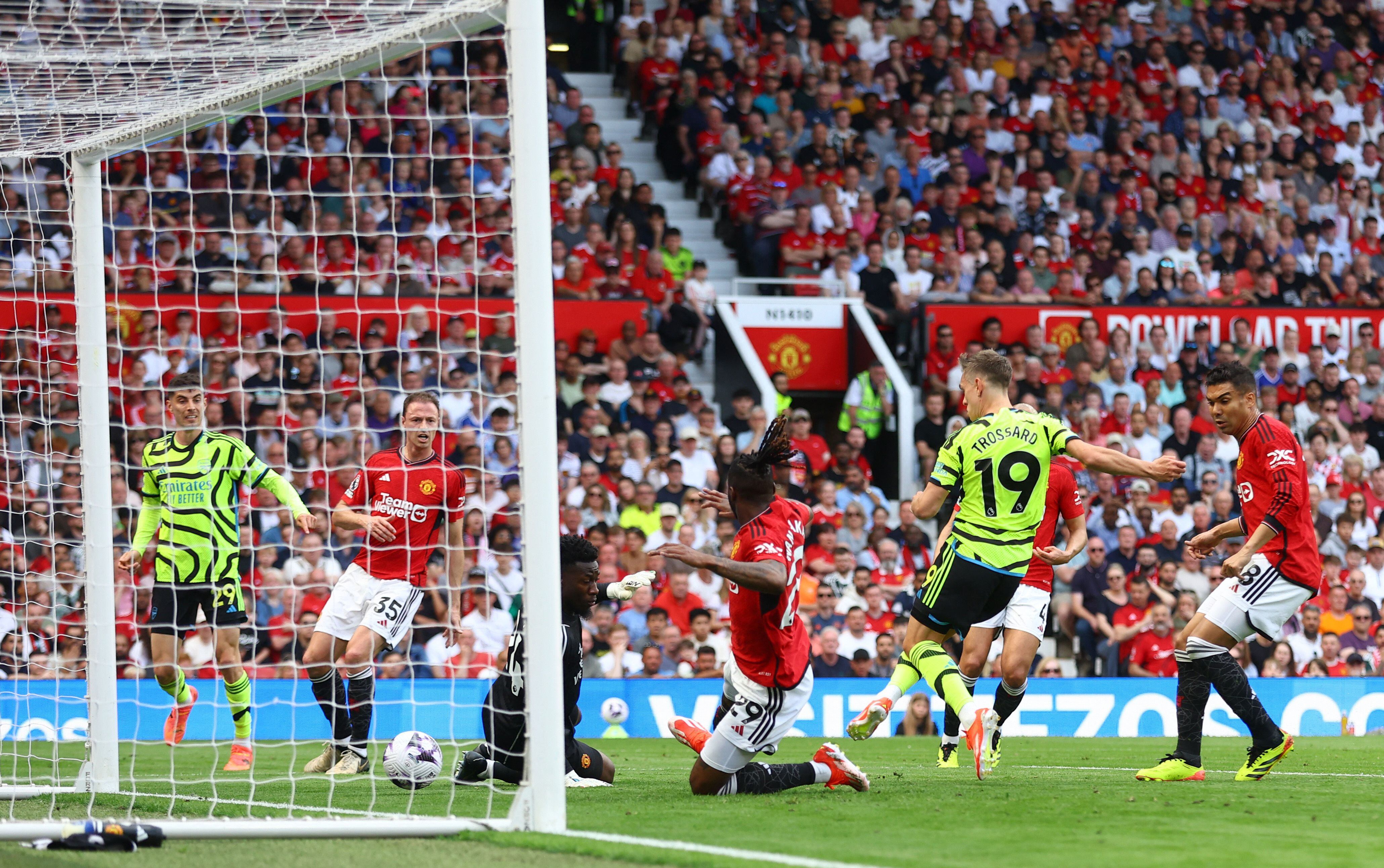 El Arsenal vence al Manchester United en un partido de poco brillo y mantiene el pulso por la Premier