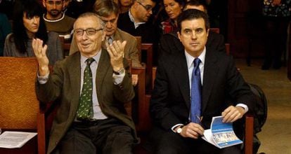 Jaume Matas sigue el juicio con un bloc con anotaciones. A su derecha, Antonio Alemany.