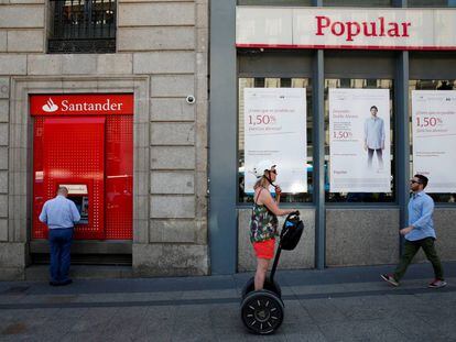 Dos oficinas de Santander y Popular