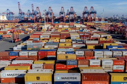 Container im Hamburger Hafen (Deutschland) am 26. Oktober.