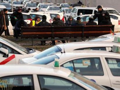 La CNMC crítica que el decreto de Fomento en favor de los taxistas supondrá mayores precios y tiempos de espera para el consumidor