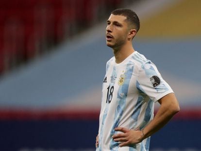 El mediocampista de Argentina, Guido Rodríguez, en la semifinal contra Colombia.