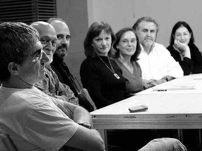 El director de la obra, Joan Ollé, junto a Josep Maria Domènech, Víctor Pi, Rosa Renom, Àngels Poch, Andreu Benito y Mercè Lleixà.
