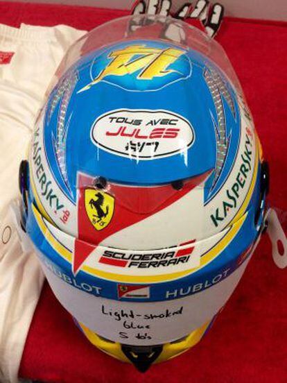 Mensaje de apoyo a Jules Bianchi en el casco de Fernando Alonso.