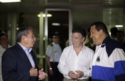 Raul Castro, Juan Manuel Santos y Hugo Ch&aacute;vez reunidos en La Habana.