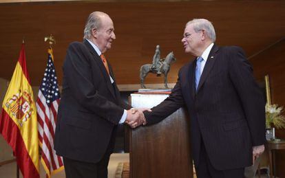 El rey Juan Carlos y el senador dem&oacute;crata Bob Men&eacute;ndez en Washington