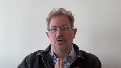 Andrés Roemer, prófugo, en un video que subió un usuario con el mismo nombre a Youtube, el 10 de mayo de 2022.