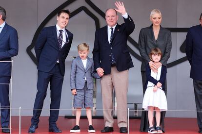 Alberto y Charlene de Mónaco, con los mellizos Jacques y Gabriella, de siete años, en el premio de Fórmula E de Mónaco.