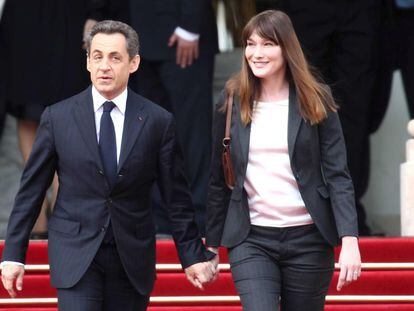 Nicolas Sarkozy y Carla Bruni en la investidura de François Hollande.