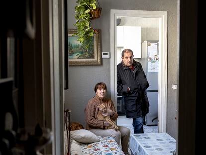 Montserrat Candela y Fernando Noguera, inquilinos del edificio del barrio del Casc Antic de Barcelona que ha sido comprado por la empresa Second House. Temen que no se renueve su contrato.