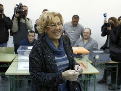 La alcaldesa de Madrid, Manuela Carmena, en el IES Conde de Orgaz.