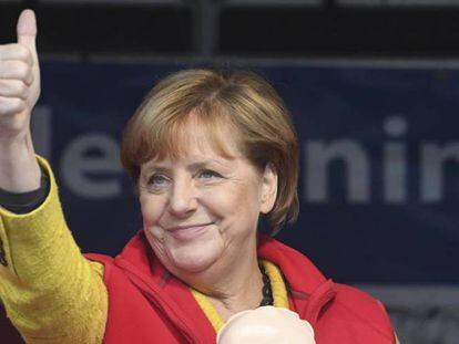 La canciller alemana, Angela Merkel, en un acto de campaña en Greifswald. En vídeo: Entrevista al estudiante de enfermería, Alexander Jorde.