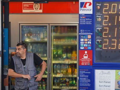 Precios de los carburantes en una gasolinera de Bilbao, en junio.