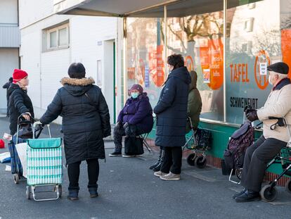 Cola ante un banco de alimentos, el pasado noviembre en la ciudad alemana de Schweinfurt.
