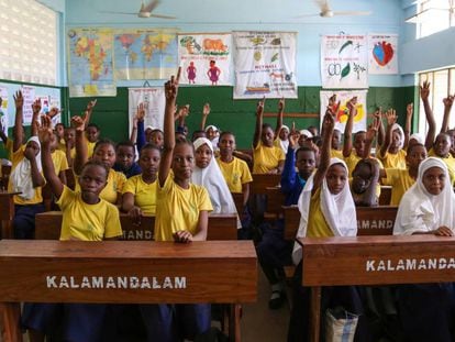 Estudiantes de primaria en la escuela Zanaki de Dar es Salaam, Tanzania.
