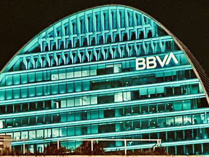 Sede de BBVA en Madrid, conocida como La Vela.