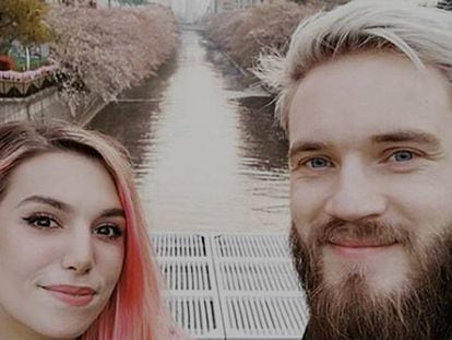 El sueco Felix Arvid Ulf Kjellberg, más conocido como PewDiePie (derecha). En vídeo: El fraude de los 'influencers'.