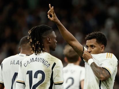 La celebración de Rodrygo tras marcar el 5-0 al Valencia.