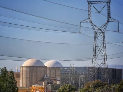 Exterior de la central nuclear de Almaraz (Cáceres). 